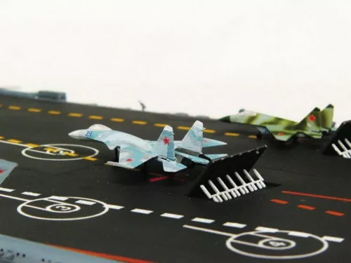 Trumpeter USSR AC Admiral Kuznetsov – 1:350 repülőgép-hordozó makett