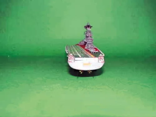 Trumpeter szovjet Minsk – 1:700 repülőgép-hordozó makett