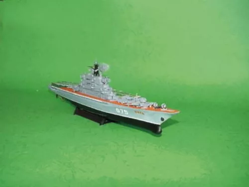 Trumpeter USSR Kiev – 1:700 repülőgép-hordozó makett