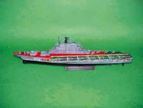Trumpeter USSR Kiev – 1:700 repülőgép-hordozó makett