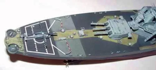 Trumpeter csatahajó USS Wisconsin BB-64 1991 – 1:700 hajómakett