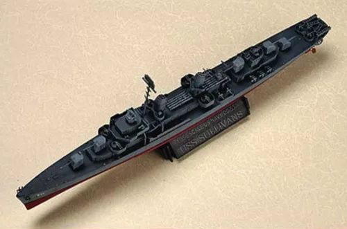 Trumpeter USS The Sullivans DD-537 – 1:700 hajómakett