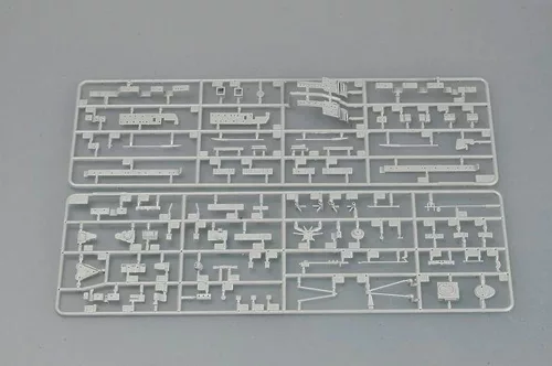 Trumpeter HMS HOOD 1931 – 1:700 hajómakett