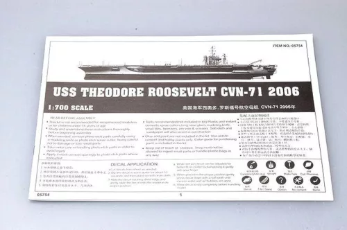 Trumpeter USS Theodore Roosevelt CVN-71 2006 – 1:700 repülőgép-hordozó makett