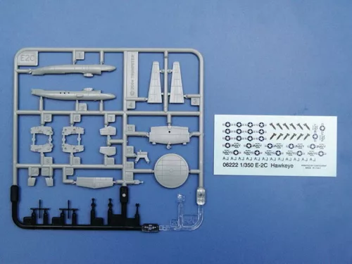 Trumpeter Grumman E-2C Hawkeye – 1:350 repülőgép makett