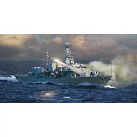   Trumpeter HMS Type 23 Monmouth (F235) fregatt – 1:700 hajómakett