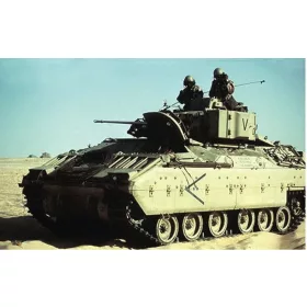 Trumpeter M2A0 Bradley – 1:72 harcjármű makett