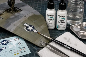 Vallejo Decal Fix és Decal Softener használata – matricázás maketteken
